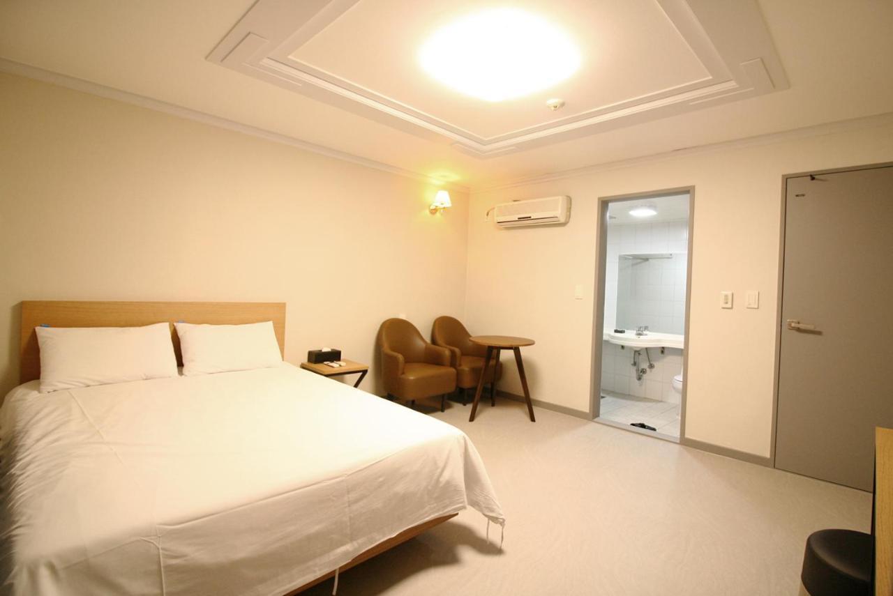 Trevi Hotel Jeju Buitenkant foto