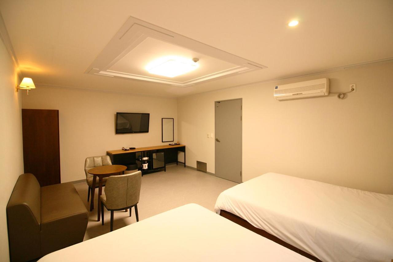 Trevi Hotel Jeju Buitenkant foto