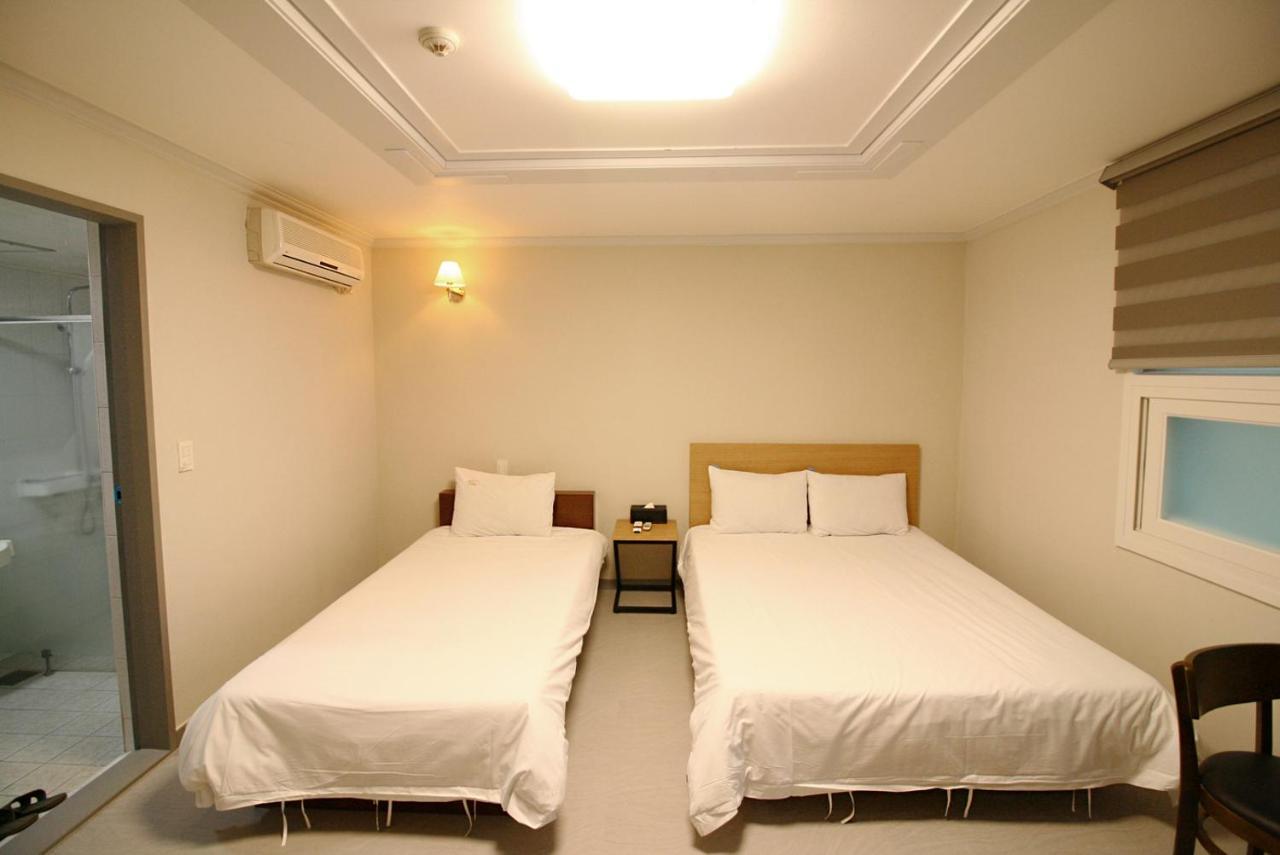 Trevi Hotel Jeju Buitenkant foto