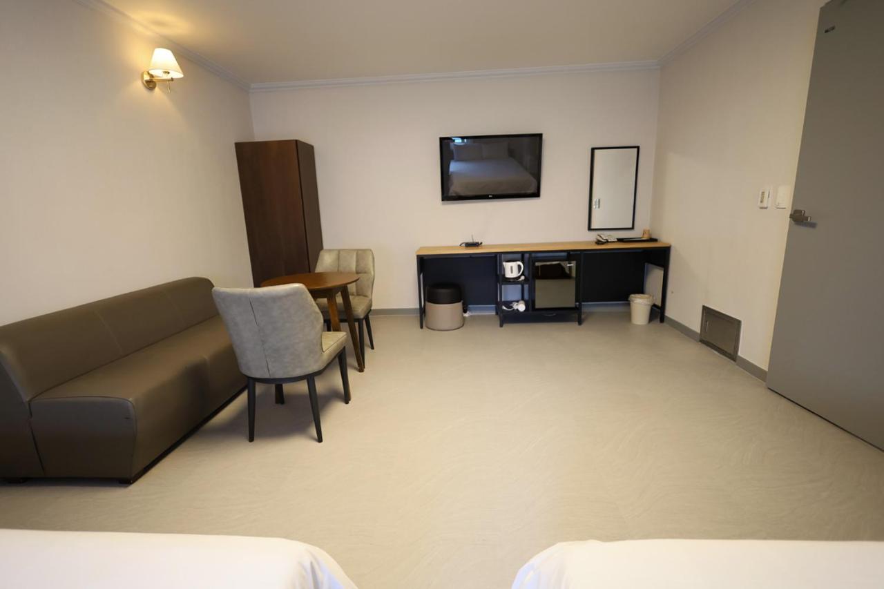 Trevi Hotel Jeju Buitenkant foto