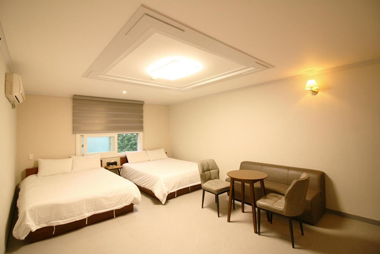 Trevi Hotel Jeju Buitenkant foto