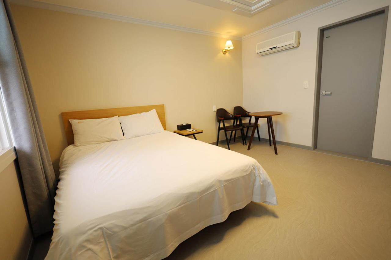 Trevi Hotel Jeju Buitenkant foto