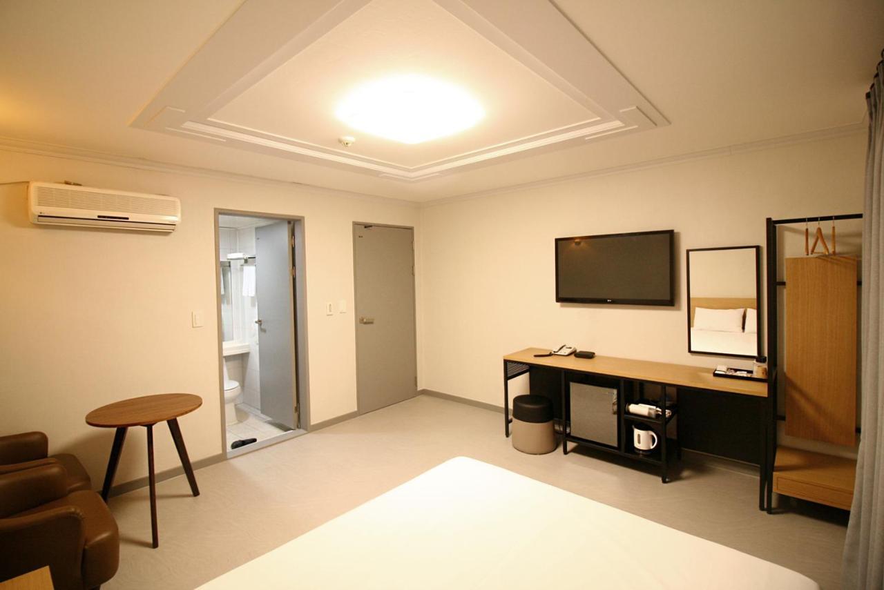 Trevi Hotel Jeju Buitenkant foto